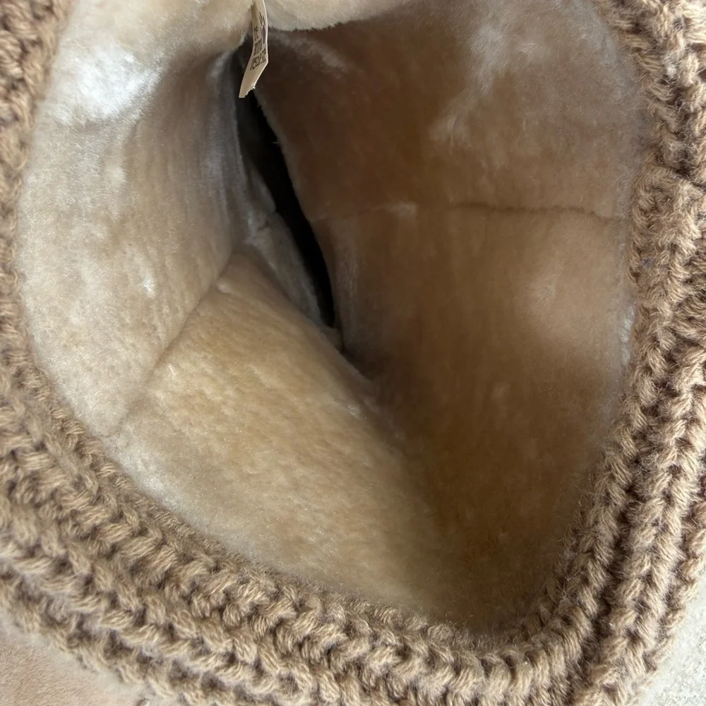 The Animal Rescue Site warm cozy light brown Paw Print women’s boots size 9